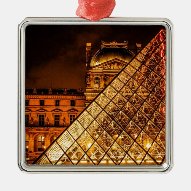 Adorno Metálico El Louvre (Frente)