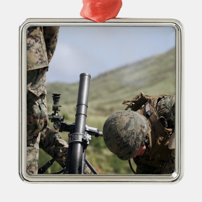 Adorno Metálico El método directo de disparar morteros (Frente)