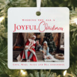 Adorno Metálico Elegante y elegante foto de la familia Red Merry C<br><div class="desc">Eleva tu decoración de vacaciones con nuestra moda y nuestro ornamento de fotos personalizado contemporáneo. Su nombre familiar ocupa el centro del escenario en tipografía atemporal, bellamente complementada con un tipo de letra manuscrita en blanco, todo ello contra su fotografía de tamaño completo. Este diseño moderno y minimalista garantiza que...</div>