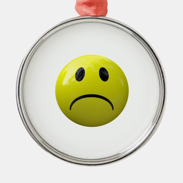 Adorno Metálico emoji de cara infeliz (Frente)