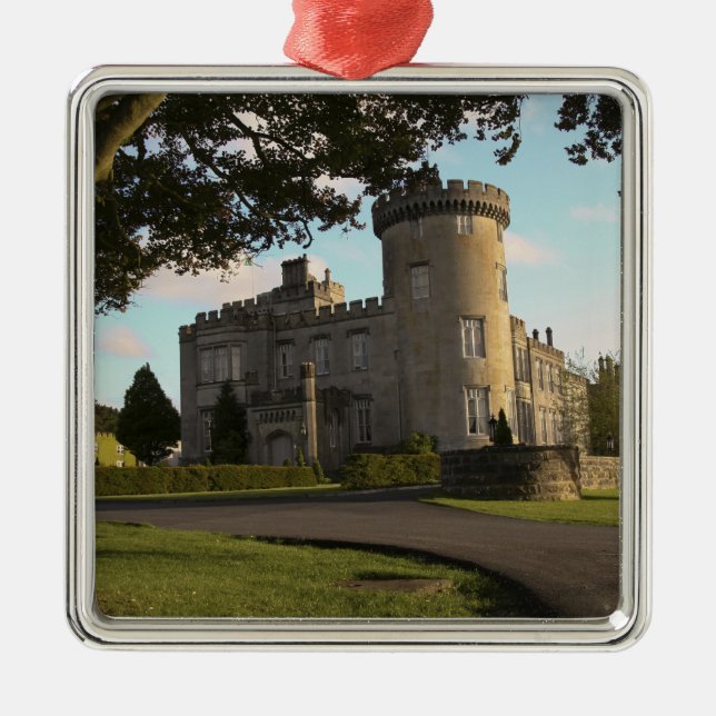 Adorno Metálico En Irlanda, la entrada lateral del Castillo de Dro (Frente)