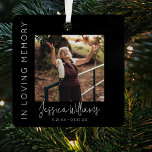 Adorno Metálico En la memoria amorosa | 5 COLLAGE DE FOTOS | Monum<br><div class="desc">Crea un recuerdo para honrar a tu ser querido con nuestro adorno de árbol de Navidad personalizado. El diseño incluye una gran imagen en la parte delantera, con su nombre y fechas importantes, además de un collage de 4 fotos adicionales en la parte posterior. Un hermoso sentimiento, "En la memoria...</div>