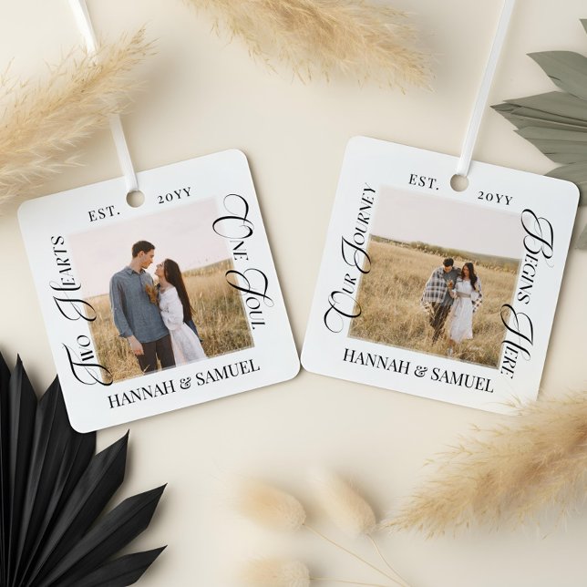 Adorno Metálico Engaged Couples Photo Two Hearts One Soul Keepsake (Engaged Couples Photo Two Hearts One Soul Keepsake Metal Ornament)