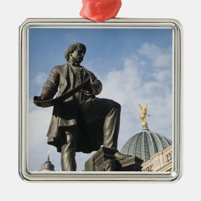 Adorno Metálico Estatua con cúpula de vidrio en el edificio Kunstv (Frente)