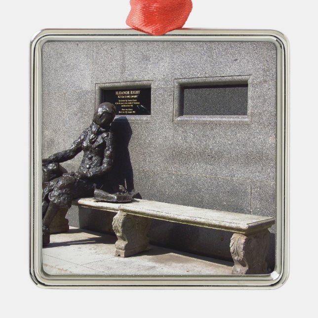 Adorno Metálico Estatua de Eleanor Rigby, Liverpool Reino Unido (Frente)