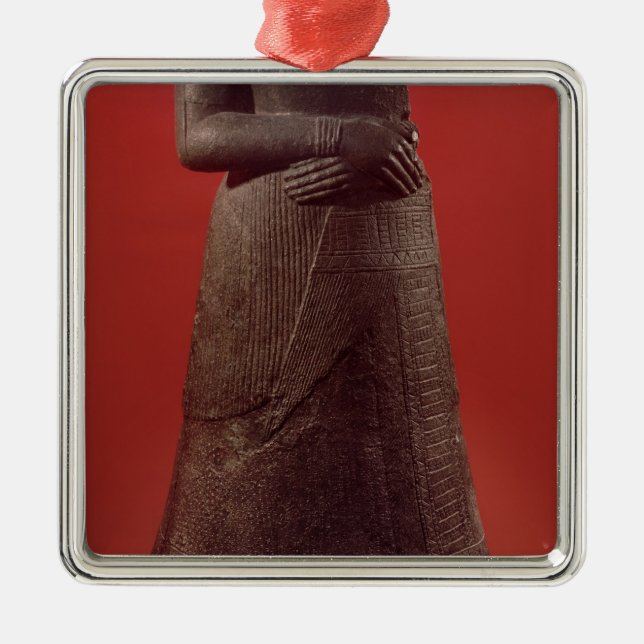 Adorno Metálico Estatua de Napirasu, esposa del rey de Elamite (Frente)