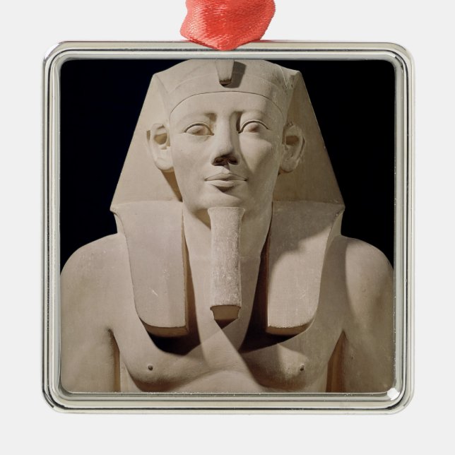 Adorno Metálico Estatua sentada Sesostris I, originalmente Mortuar (Frente)