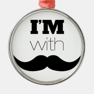 Adorno Metálico Estoy con Mustache