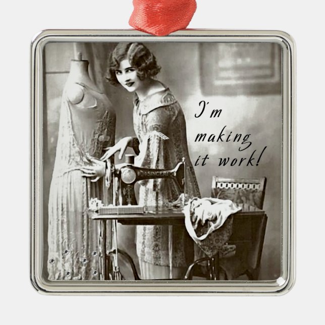 Adorno Metálico Estoy haciendo que trabaja (Frente)