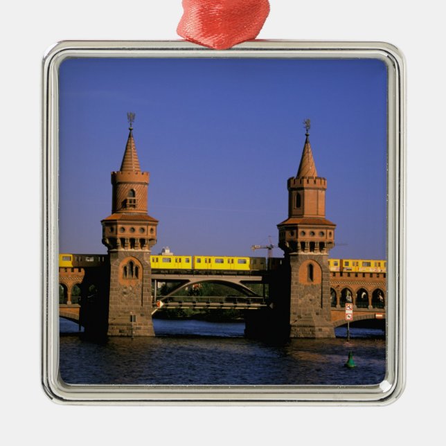 Adorno Metálico Europa, Alemania, Berlín. Kreuzberg, Oberbaum (Frente)