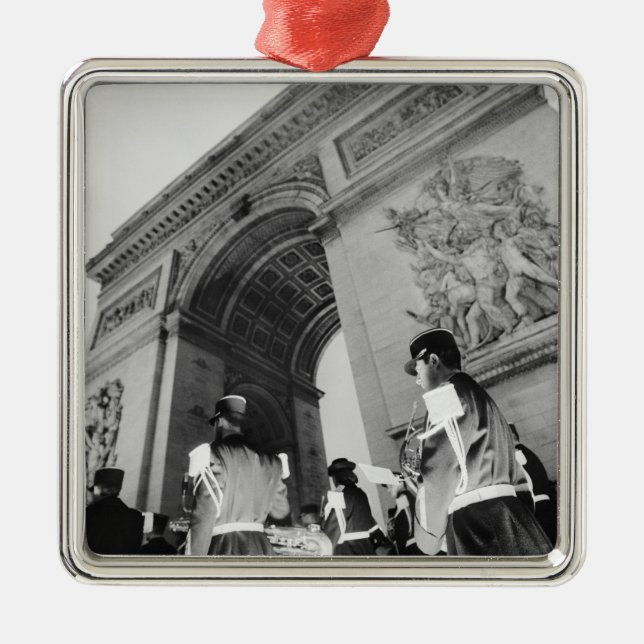 Adorno Metálico Europa, Francia, París. Ceremonia militar (Frente)