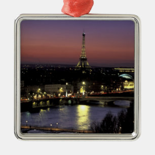 Adorno Metálico Europa, Francia, París, Vista al atardecer de la T