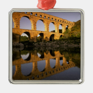Adorno Metálico Europa, Francia, Provenza, Gard. Pont du Gard,