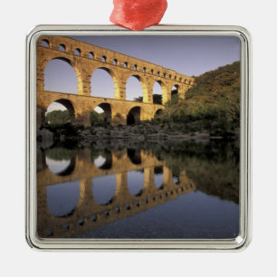 Adorno Metálico Europa, Francia, Provenza, Gard; Pont du Gard,