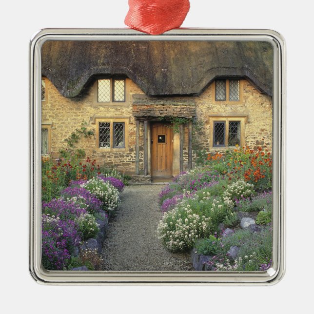 Adorno Metálico Europa, Inglaterra, Chippenham. Luz de madrugada (Frente)