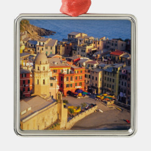 Adorno Metálico Europa, Italia, Cinque Terre. Pueblo de Vernazza