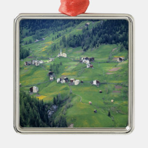 Adorno Metálico Europa, Italia, Dolomitas. Este pequeño pueblo
