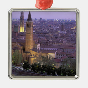 Adorno Metálico Europa, Italia, Véneto, Verona. Vista desde Caste