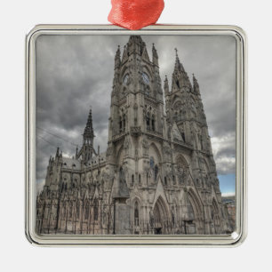 Adorno Metálico Exterior de la Basílica en Quito, Ecuador