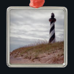 Adorno Metálico Faro de Cape Hatteras<br><div class="desc">Faro de Cape Hatteras</div>