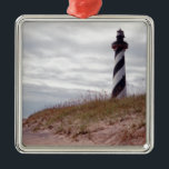 Adorno Metálico Faro de Cape Hatteras<br><div class="desc">Faro de Cape Hatteras</div>
