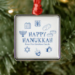 Adorno Metálico Feliz Hanukkah nombre de costumbre blanco azul fav<br><div class="desc">Feliz Hanukkah,  regalo de nombre de familia personalizar favorece las vacaciones de Ornament Metalizado. ¡Feliz Hanukkah,  Feliz Chanukah,  Hanukkah Sameach!,  Chag Sameach!,  Chag Urim Sameach. Azul y blanco</div>