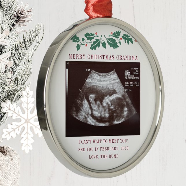 Adorno Metálico Feliz Navidad Abuela Invitación de Embarazo (Grandma Keepsake Christmas Sonogram Baby Announcement Metal Ornament)