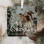 Adorno Metálico Feliz Navidad Minimalista diversión Typografía fot<br><div class="desc">Celebra la temporada con un toque de elegancia usando el Ornamento Metalizado de fotografía de la tipografía Minimalista de Feliz Navidad. Diseñado con una estética limpia y sencilla, este adorno incluye escritura a mano y un elegante ambiente navideño vintage, perfecto para aquellos que aprecian la decoración minimalista de las vacaciones....</div>