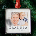 Adorno Metálico Festividad de foto del abuelo, Personalizado de Mo<br><div class="desc">El diseño está compuesto por una tipografía moderna de moda con fuentes sans serif y serif. Añade una foto personalizado del abuelo y el año.</div>