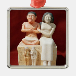 Adorno Metálico Figurilla del Seneb enano y de su familia