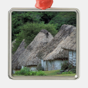 Adorno Metálico Fiyi, Viti, casas de cabaña tradicionales.