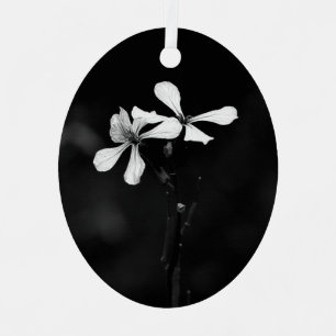 Adorno Metálico floral minimalista en blanco y negro