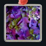 Adorno Metálico Flores de Hydrangeas azul morado<br><div class="desc">Hortensias púrpura muy bonitos con un toque de rosado y amarillo. Perfecto para eventos de primavera, verano o otoño. Hermosas hortensias moradas para fiestas de campo, boho, jardín y temática floral. Para empezar a cambiar nombres y detalles de eventos, haga clic en "Personalizar esta plantilla" y edite la redacción en...</div>