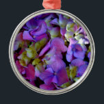 Adorno Metálico Flores de Hydrangeas azul morado<br><div class="desc">Hortensias púrpura muy bonitos con un toque de rosado y amarillo. Perfecto para eventos de primavera, verano o otoño. Hermosas hortensias moradas para fiestas de campo, boho, jardín y temática floral. Para empezar a cambiar nombres y detalles de eventos, haga clic en "Personalizar esta plantilla" y edite la redacción en...</div>