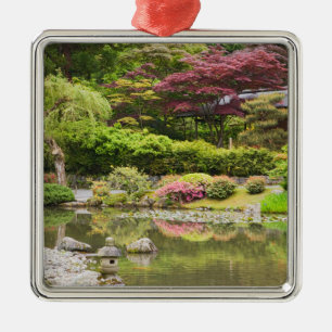 Adorno Metálico Flores en flor en el Jardín Japonés,