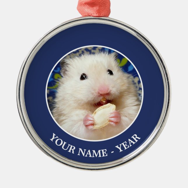 Adorno Metálico Fluffy Syrian Hamster Kokolinka (Frente)