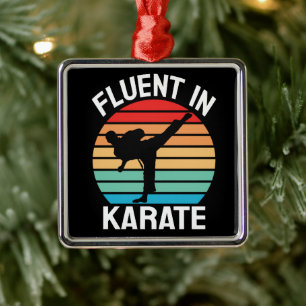Adorno Metálico Fluido en Karate Divertido Karate