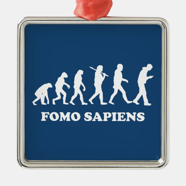 Adorno Metálico Fomo Sapiens (Frente)