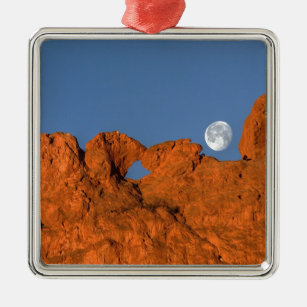 Adorno Metálico Formación de rock de camellos con luna llena