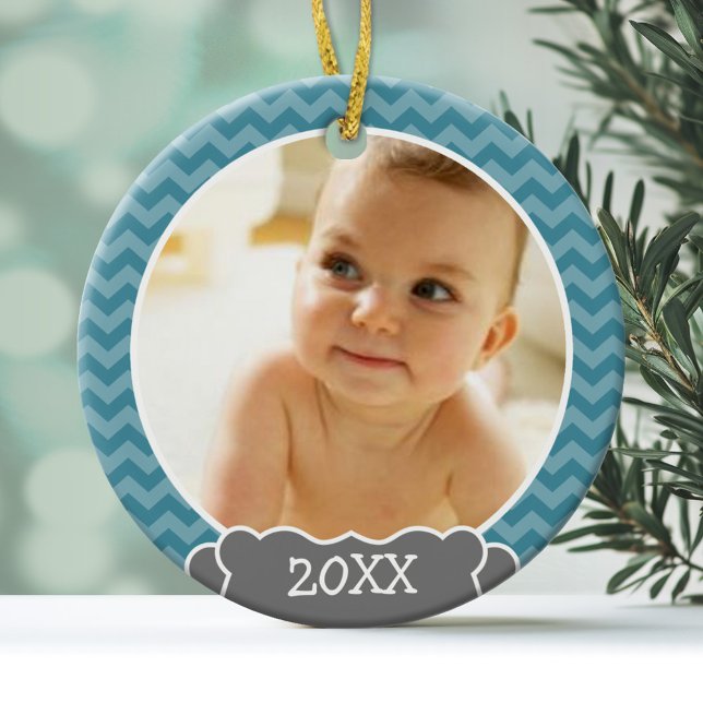 Adorno Metálico Foto Babys Primera Navidad - chevrys azules grises (Personalized Photo Ornament - Baby's First Christmas)