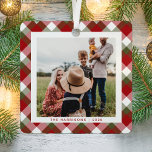 Adorno Metálico Foto de colocación estacional de navidades<br><div class="desc">Ornamento navideño con tu foto enmarcada en un alegre fondo rojo,  verde y blanco de yeso estacional. Personalice con su nombre y el año en simple tipografía roja.</div>