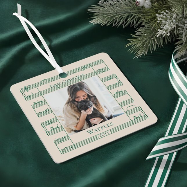 Adorno Metálico Foto de perro primera Navidad Woof Sheet Music (Dog Photo First Christmas Woof Woof Sheet Music Metal Ornament)