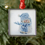 Adorno Metálico Foto de un muñeco de nieve en invierno - Navidades<br><div class="desc">Un adorno con una linda fotografía de un pequeño muñeco de nieve. Fuera en invierno con nieve cayendo por todas partes. Este chico lindo está vestido con gorra de punto azul y bufanda.</div>