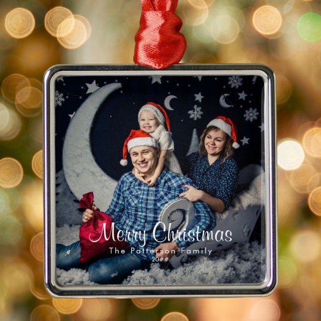 Adorno Metálico Foto familiar anual y nombre Feliz Navidad (Available in multiple types of ornaments. Customize with your picture, family name and date.)