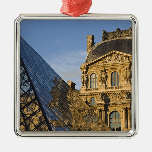 Adorno Metálico Francia, París, el Museo del Louvre y la Pirámide, (Frente)