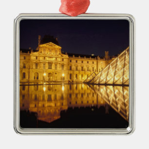 Adorno Metálico Francia, París, museo del Louvre de noche.