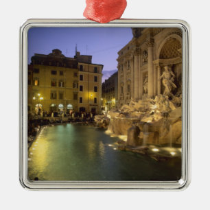 Adorno Metálico Fuente de Trevi de noche, Roma, Lazio, Italia