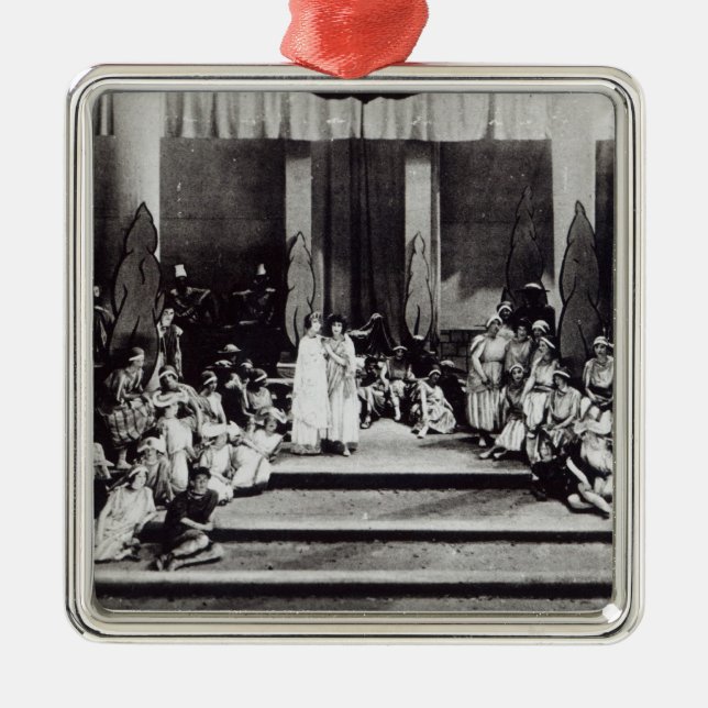 Adorno Metálico Funcionamiento de la primera fase en Inglaterra (Frente)