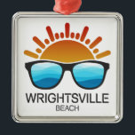 Adorno Metálico Gafas de sol de Wrightsville Beach North Carolina<br><div class="desc">Wrightsville Beach en Carolina del Norte ofrece todo tipo de opciones,  desde paseos en kayak,  surf y submarinismo hasta rutas para trotar y campos de golf.</div>