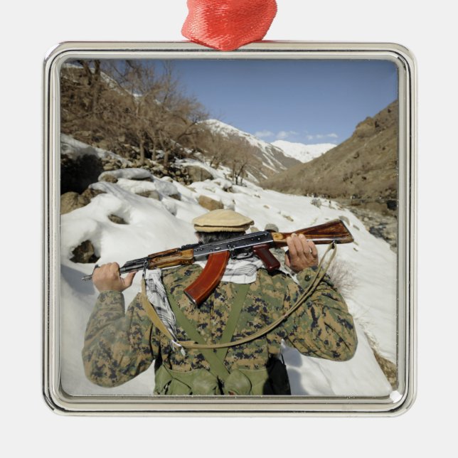 Adorno Metálico Guardia Muyahidines camina con militar estadounide (Frente)